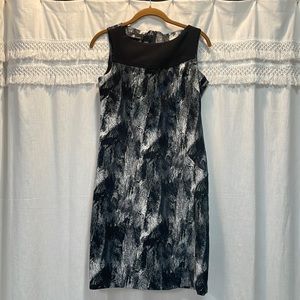 Black and gray print sleeves dress